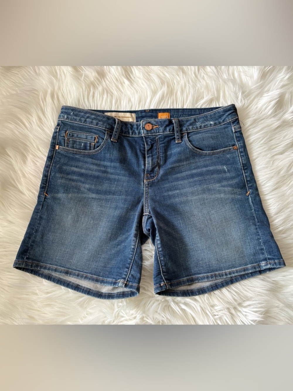 Anthropologie Pilcro Mid-Rise Slim Boyfriend Denim Shorts - Picture 2 of 11